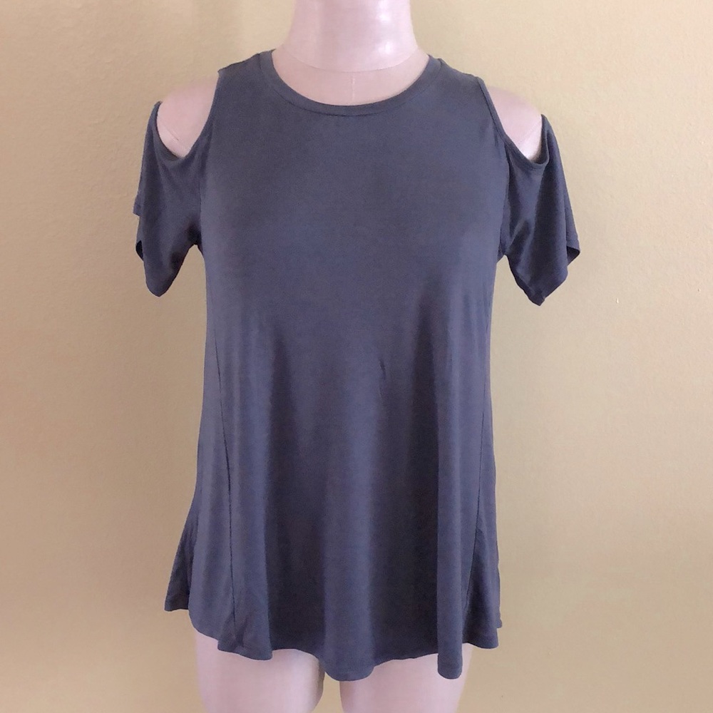 🔥NWT🔥 Hippie Rose Junior’s Cold Shoulder Top
